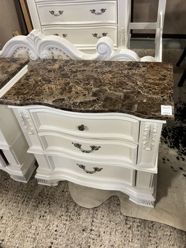 Esparanza Pearl White Nightstand