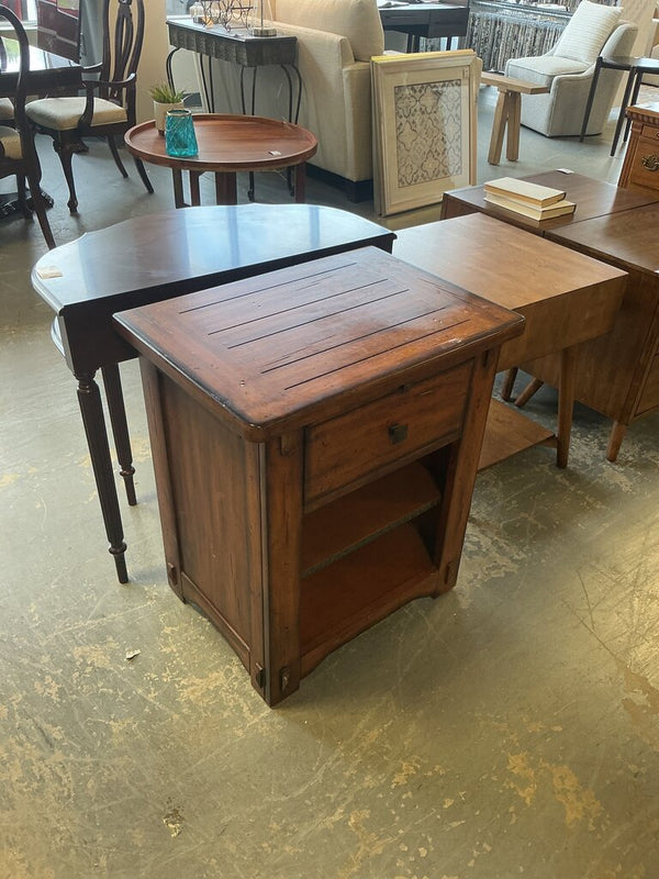 Dark Wood 1 Drawer Nightstand