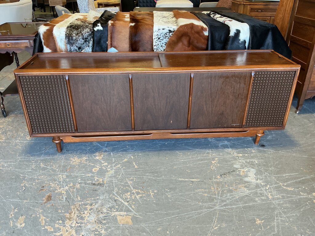 Vintage Mid-Century Magnavox Radio Cabinet/Turntable