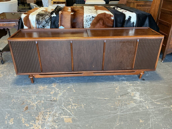 Vintage Mid-Century Magnavox Radio Cabinet/Turntable