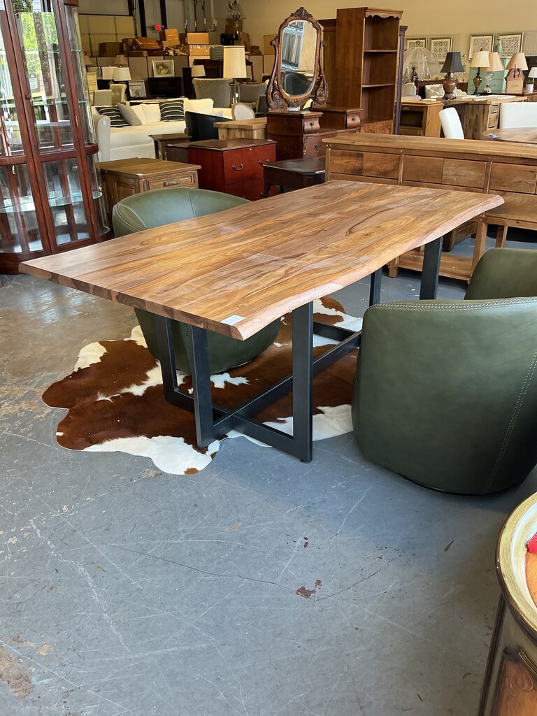 Brownstone Trace Dining Table