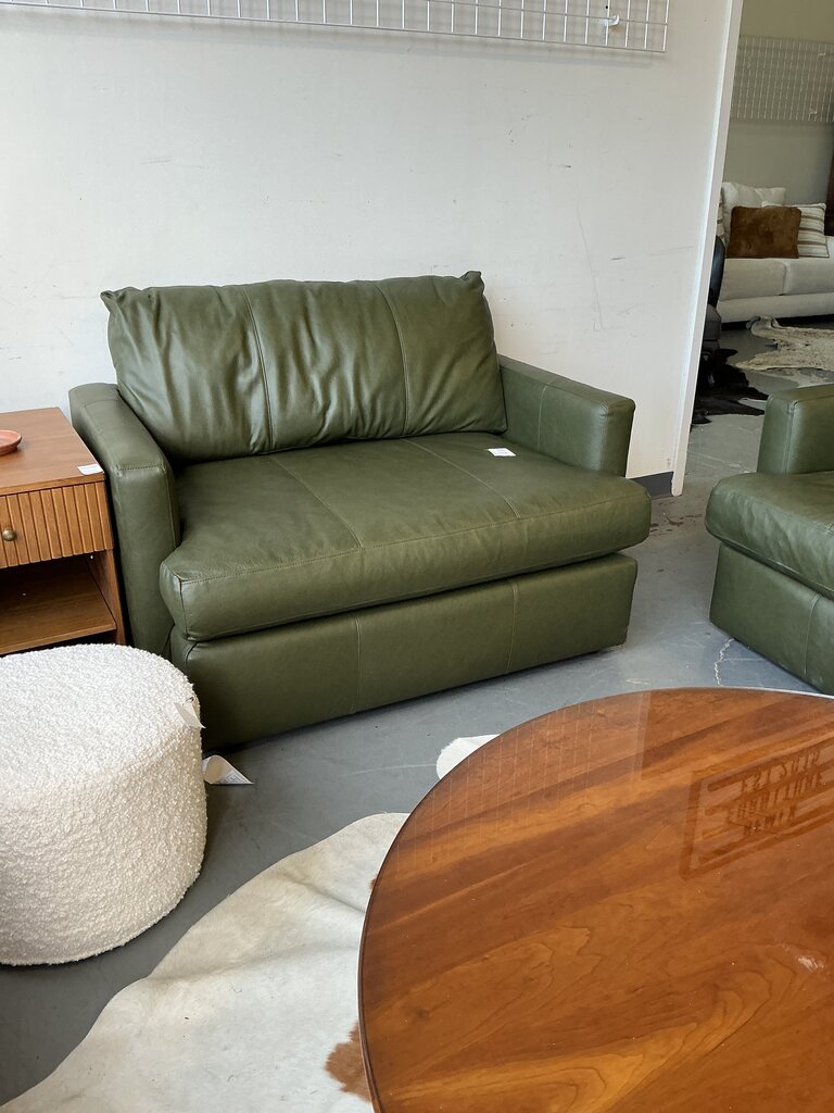 Best Home Furnishings Rumord Chair- Boreal Forest Leather (used)