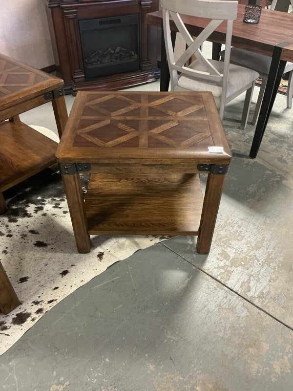 Rooms-2-Go Inlay End Table