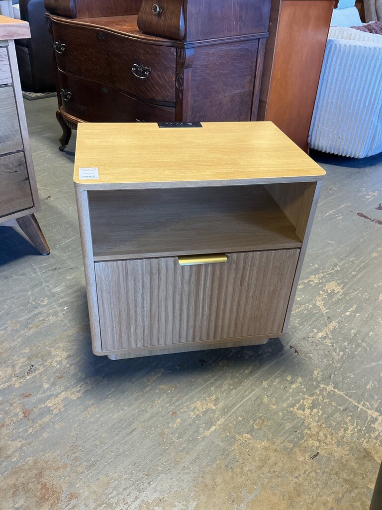 Light Wood 1 Drawer Nightstand