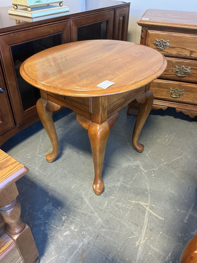 Oval End Table (As-Is/Top)